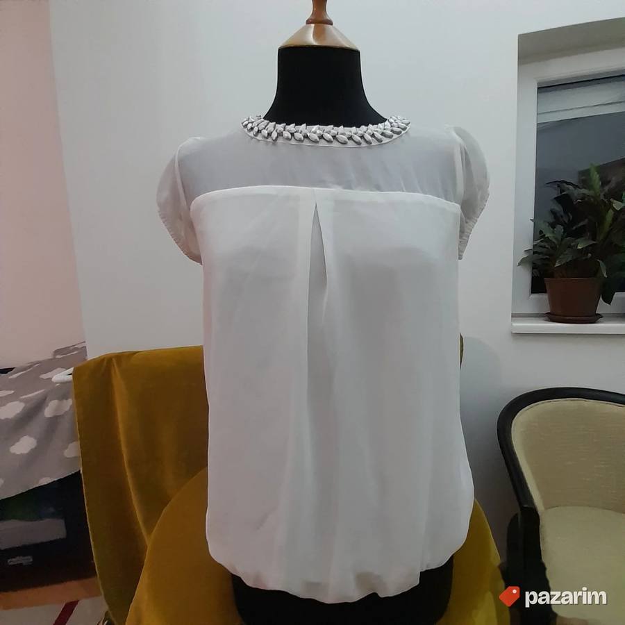 Bež bluza sa ukrasnom kragnom vel M 6