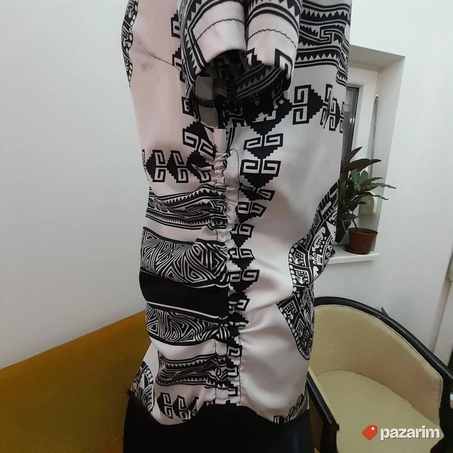 Asimetrična satenska bluza vel M 6