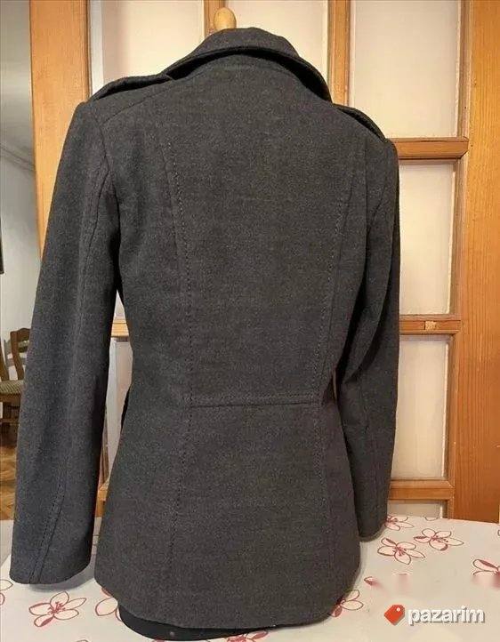 Ženski sivi kaput H&M vel 36 5