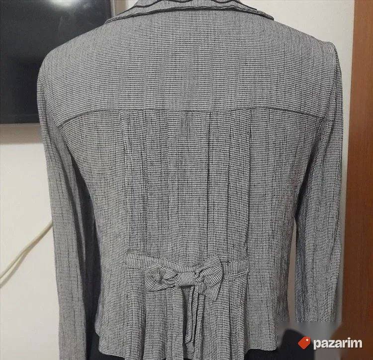 Kraći ženski sako vel m 2