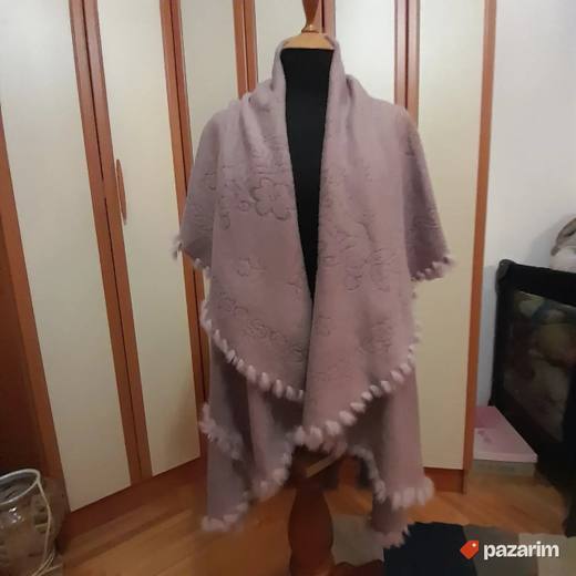 Meki trikotažni dugi prsluk kardigan sa krznom