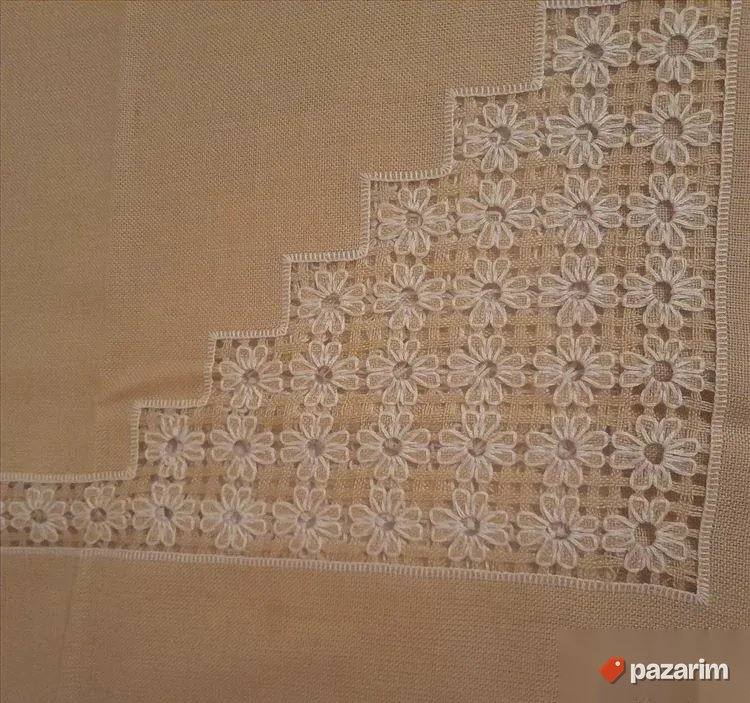 Bež stolnjak 200x140 rađen iglom 2