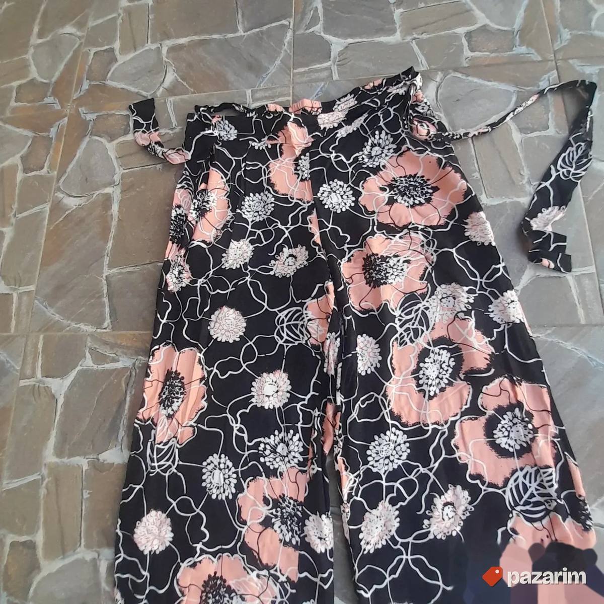 Cvetne Infiniti pantalone br 40 1