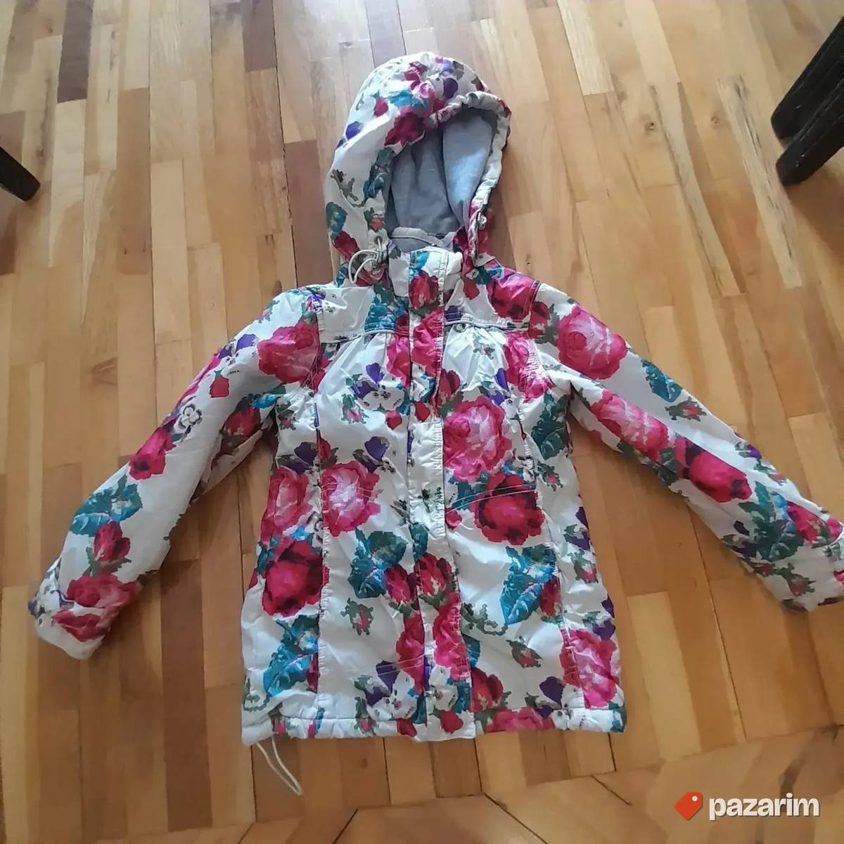 Cvetna jakna za devojčicu uzrasta 5 god 1