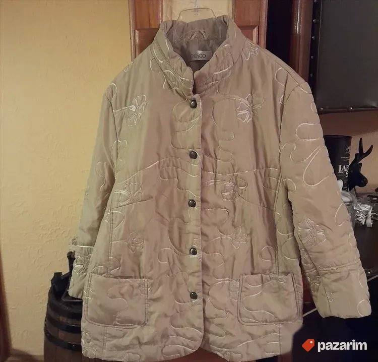 Ženska bež jakna sa vezom br 52 Gelco 3