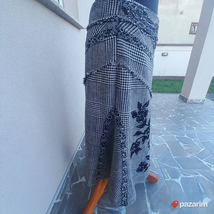 Karo zimska suknja sa aplikacijama M 2