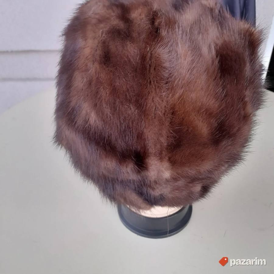 Ženska braon šubara od pelca obim 54 5