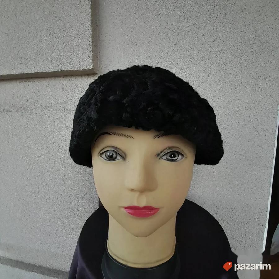 Ženska crna šubara od astragana obim55cm 2