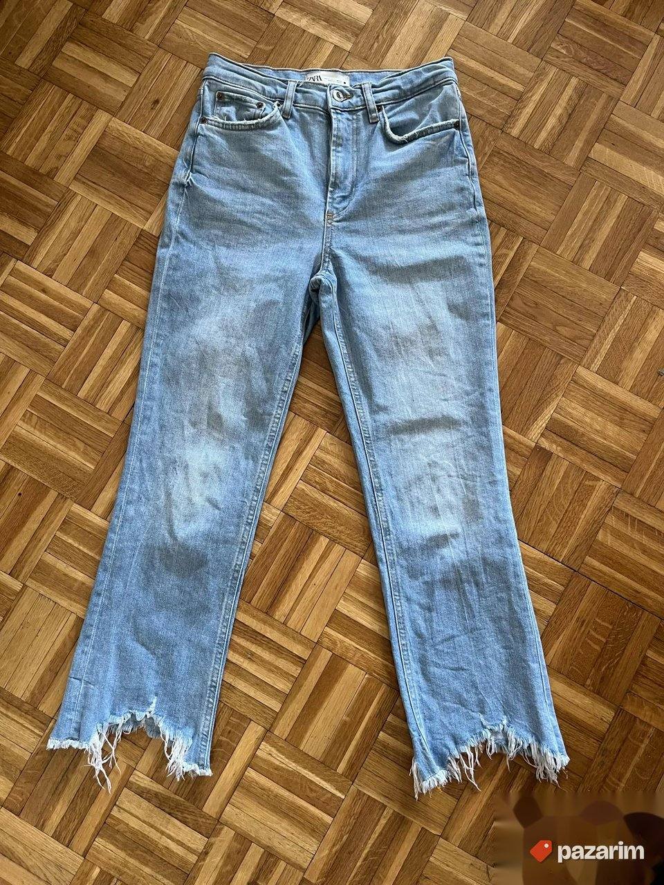 Zara Farmerke 34 Dreed Flare snizeno 1