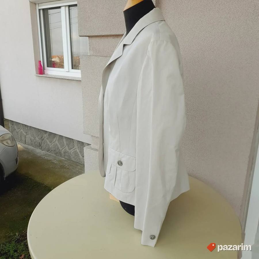Ženski svetlo sivi sako vel 44 6