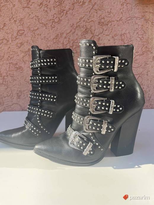 Steve Madden kozne cizme sa nitnama 37