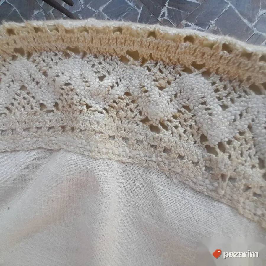 Okrugli veženi stolnjak sa čipkom 3