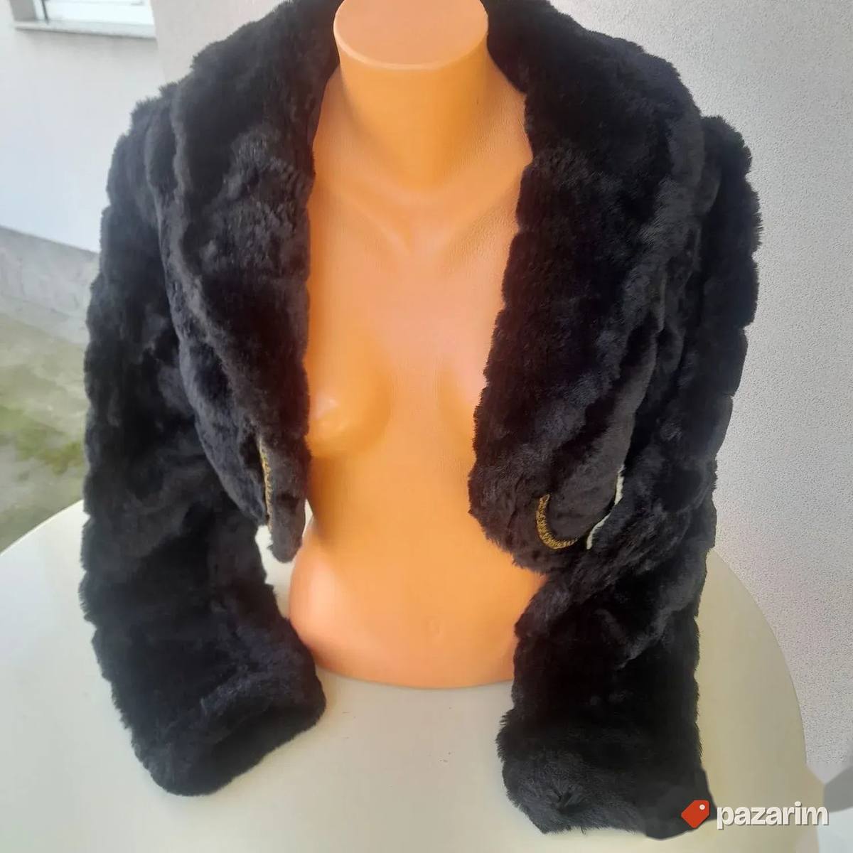 Kratka crna bundica eko krzno 1