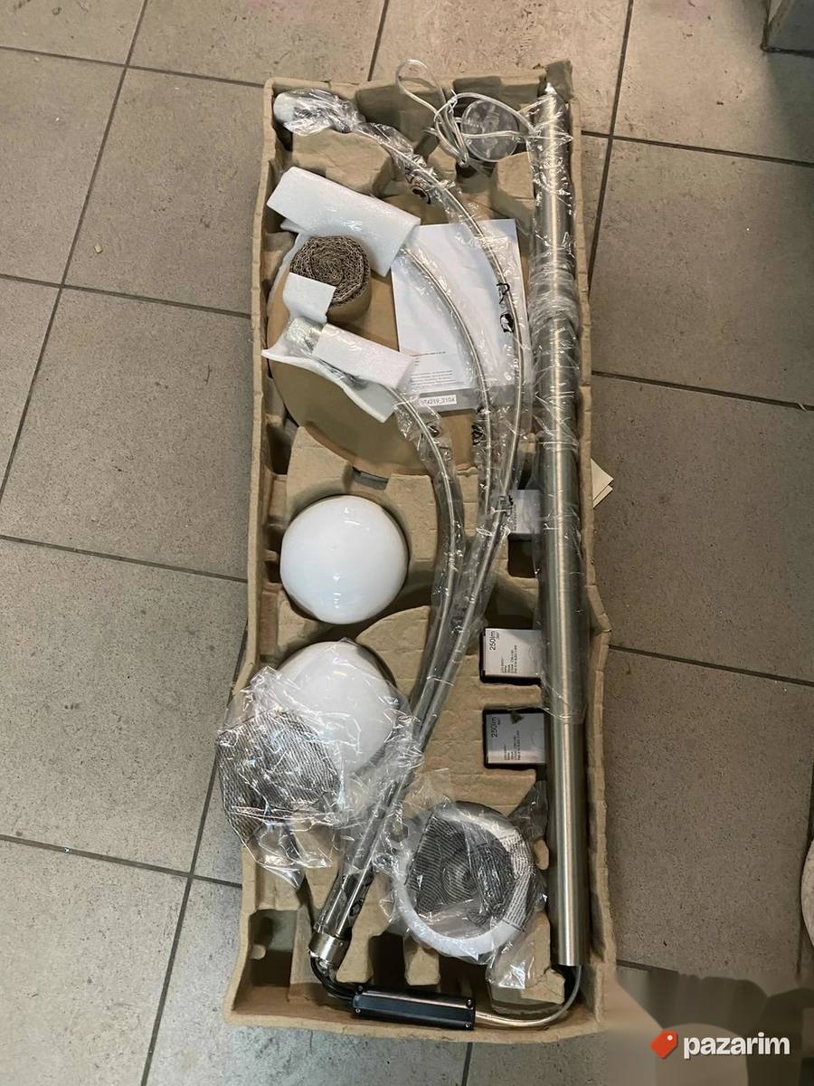 podna led lampa veoma kvalitetna cvrata sa 3 sijalica nova u 3