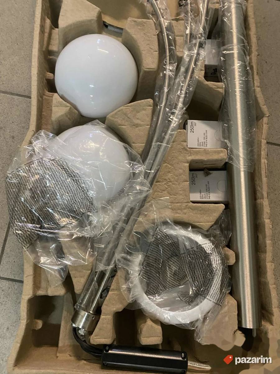 podna led lampa veoma kvalitetna cvrata sa 3 sijalica nova u 4