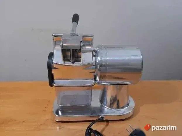 Profesionalna rendaljka ariete grati 4