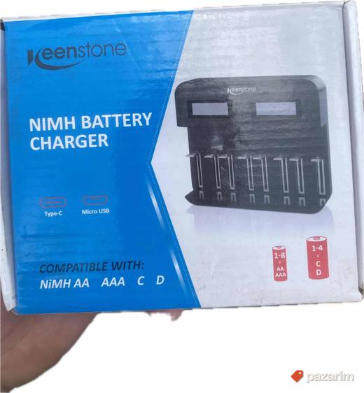 Keenstone punjac za 8 baterija sa lcd ekranom novo