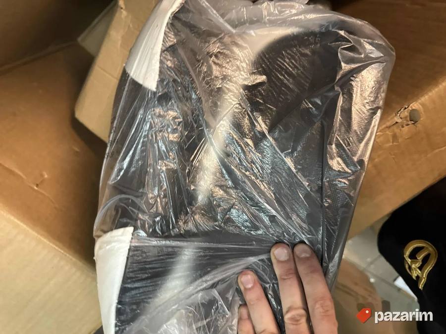 Gejmerska stolica sa sva sundjera i drzacem za noge novo 5